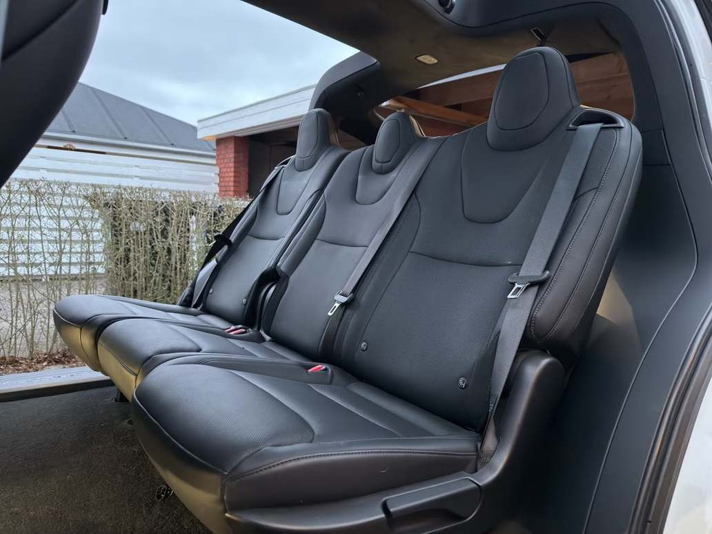 Hvid Tesla Model X fra 2024
