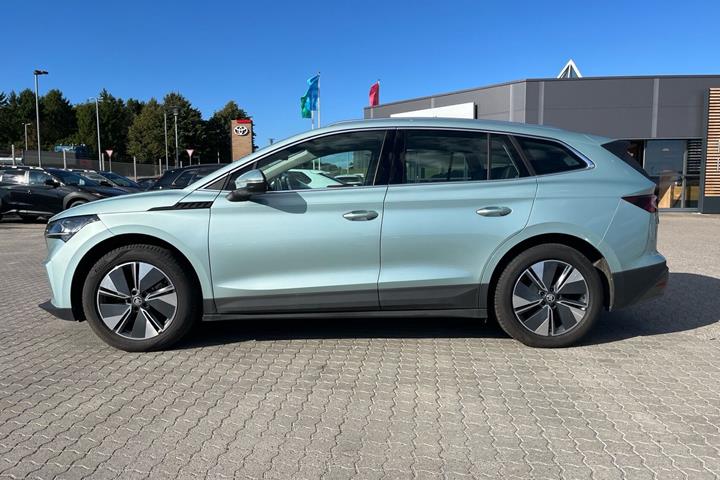 Grå Skoda Enyaq fra 2023