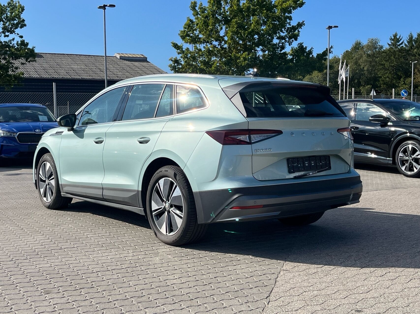 Grå Skoda Enyaq fra 2023