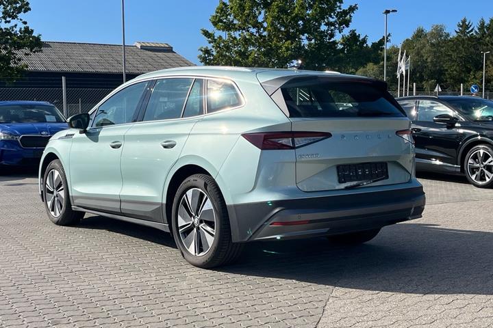 Grå Skoda Enyaq fra 2023