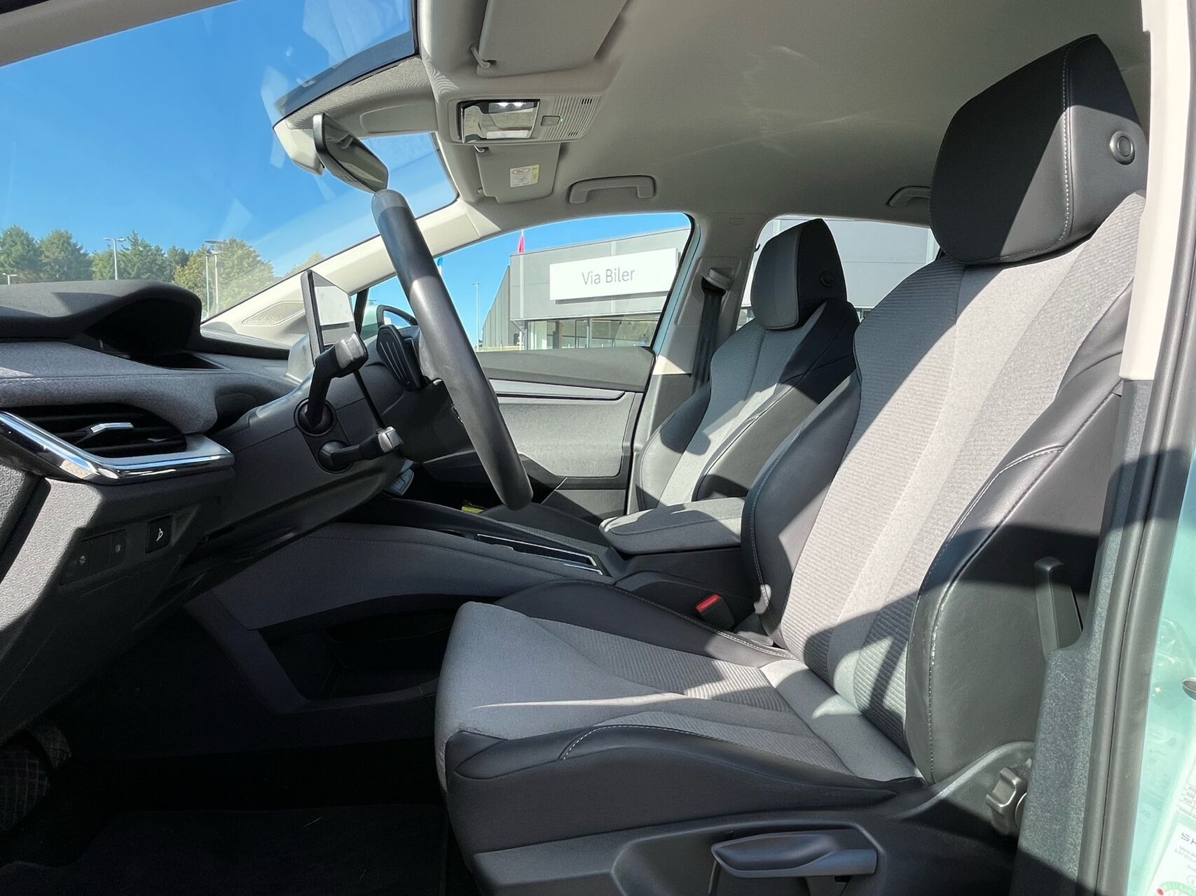 Grå Skoda Enyaq fra 2023