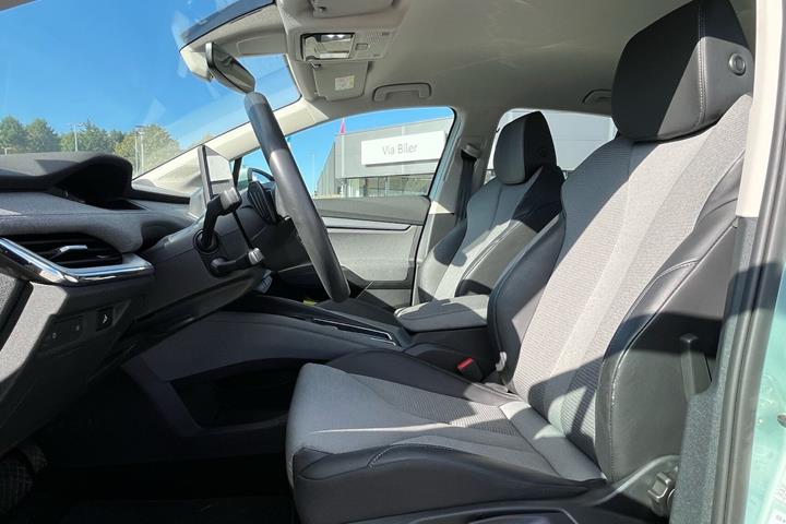 Grå Skoda Enyaq fra 2023