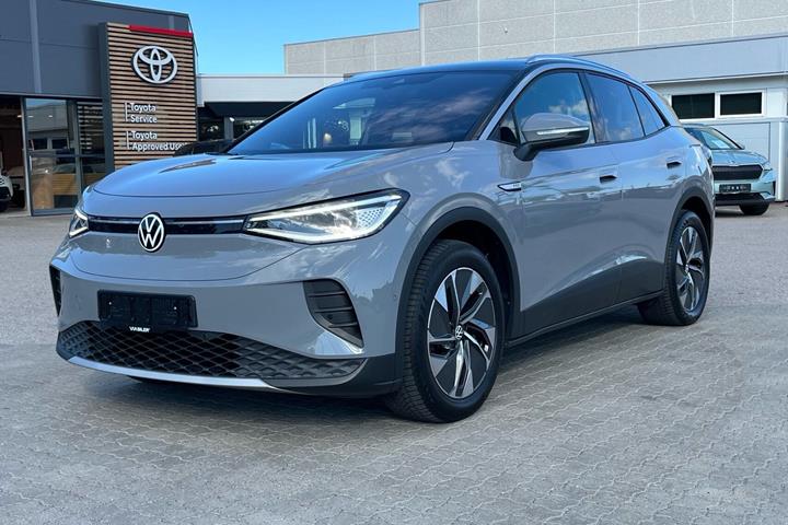 Grå VW ID.4 fra 2023 set udefra