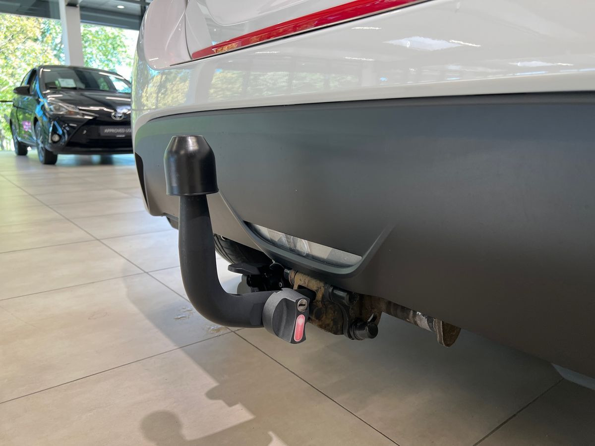 Hvid Toyota Yaris fra 2020