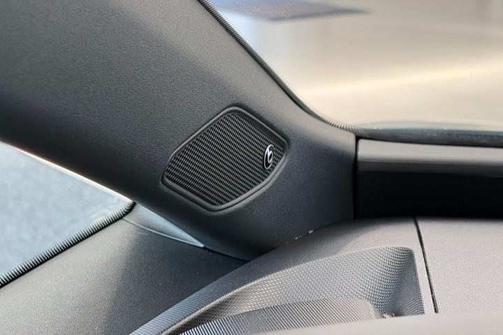 Grå Cupra Born fra 2023
