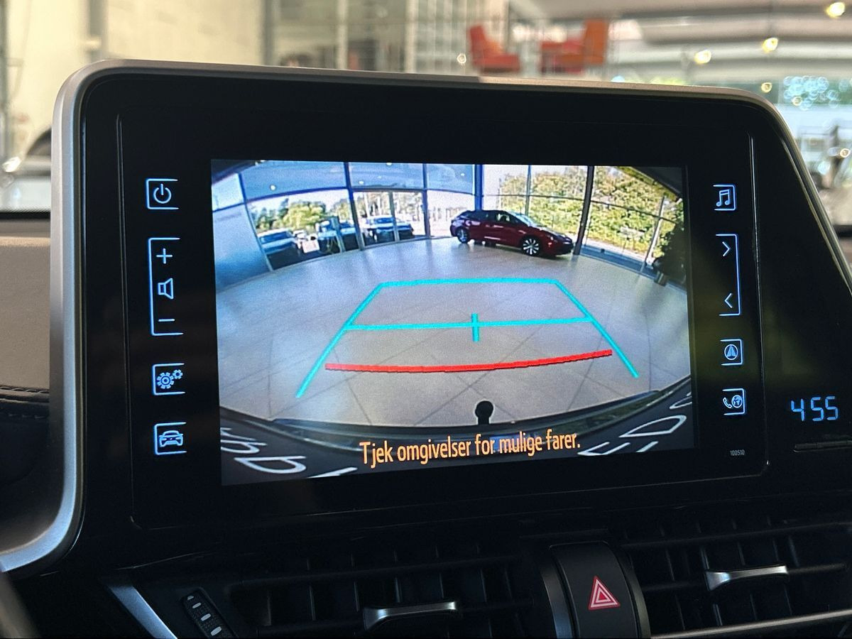 Grå Toyota C-HR fra 2019