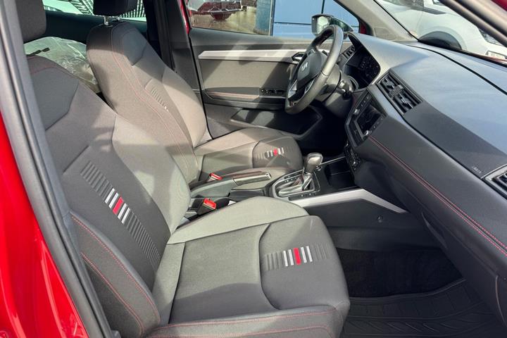 Rød Seat Arona fra 2019