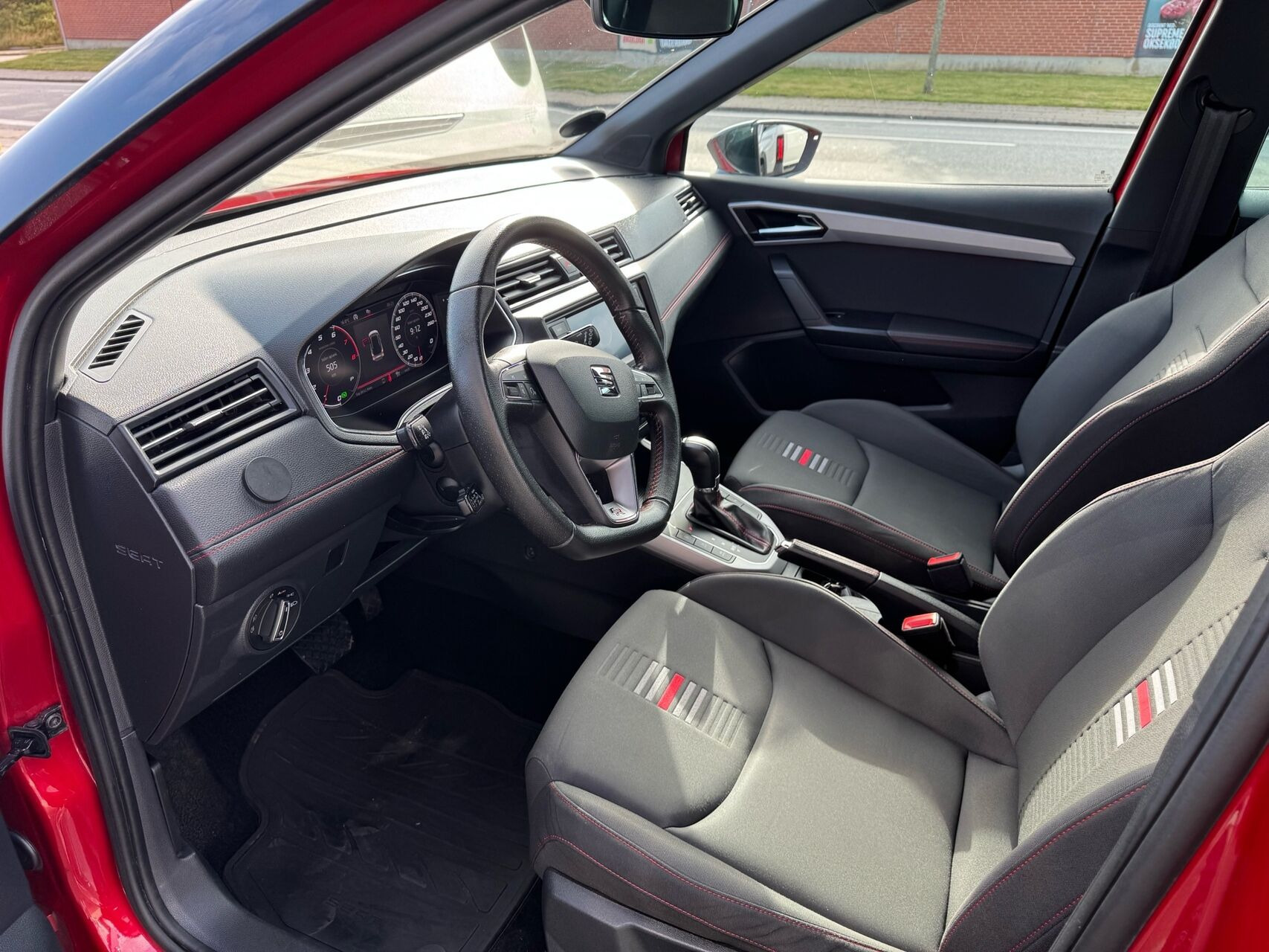 Rød Seat Arona fra 2019