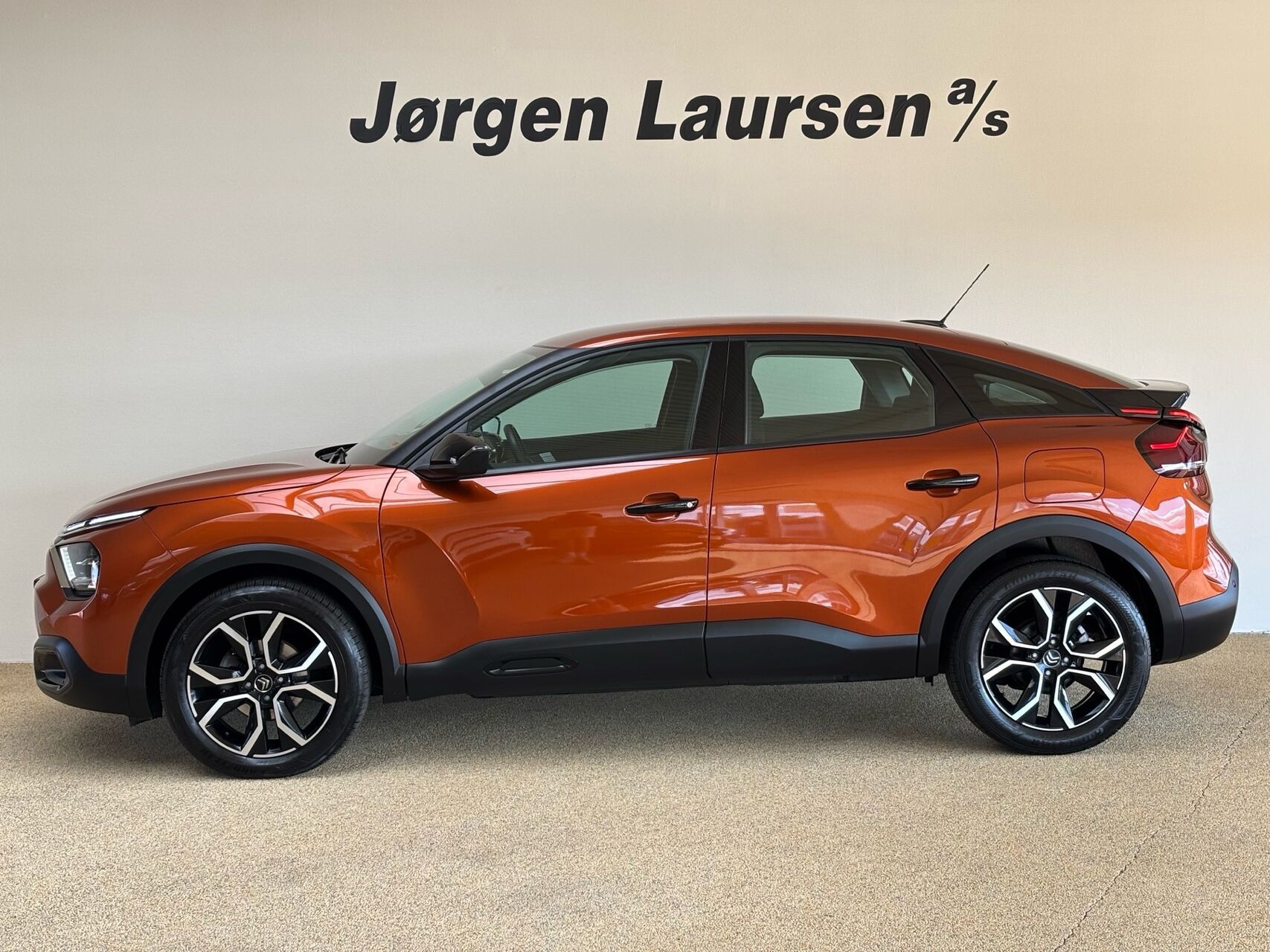 Brun Citroën C4 fra 2023