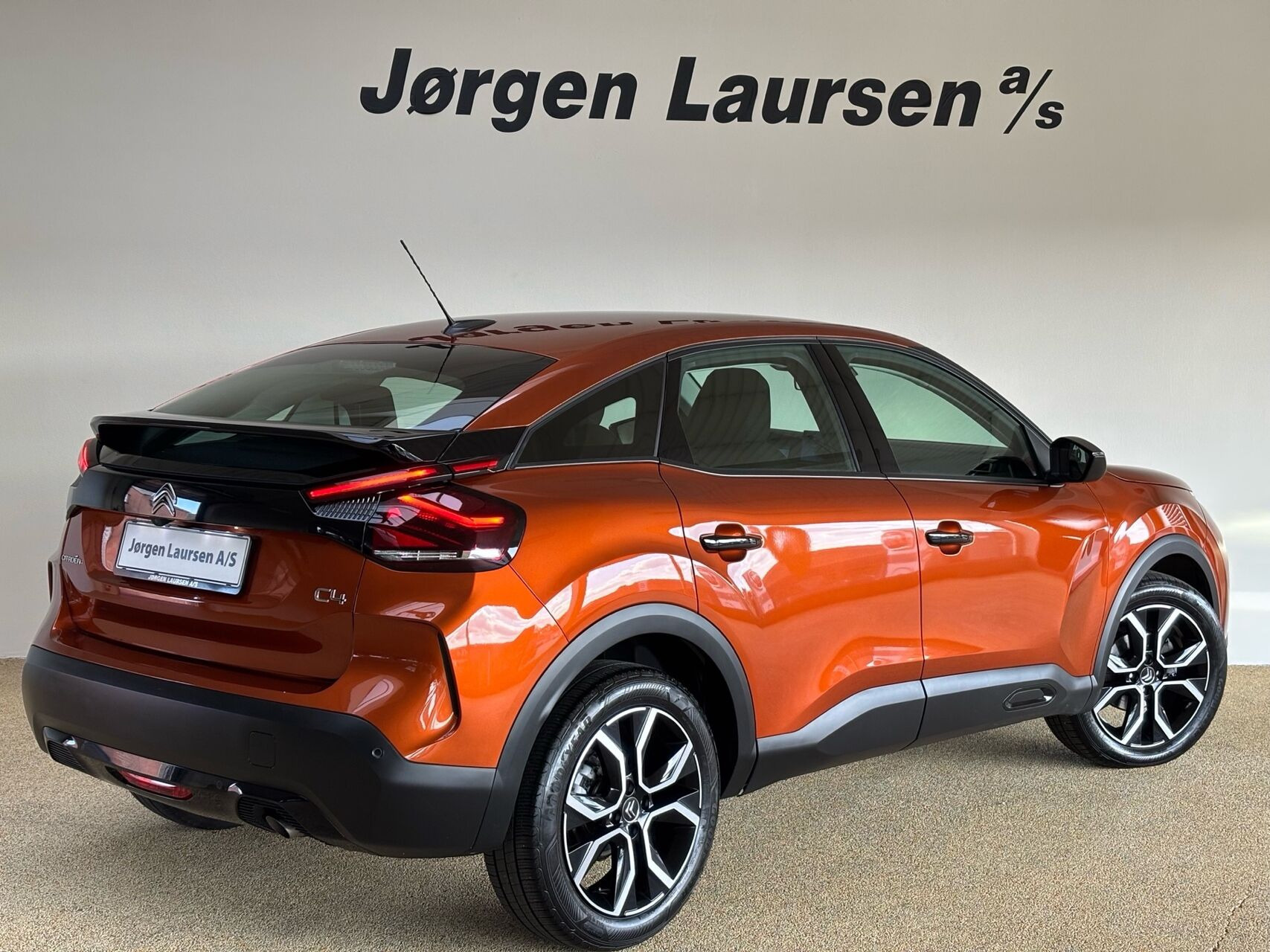 Brun Citroën C4 fra 2023