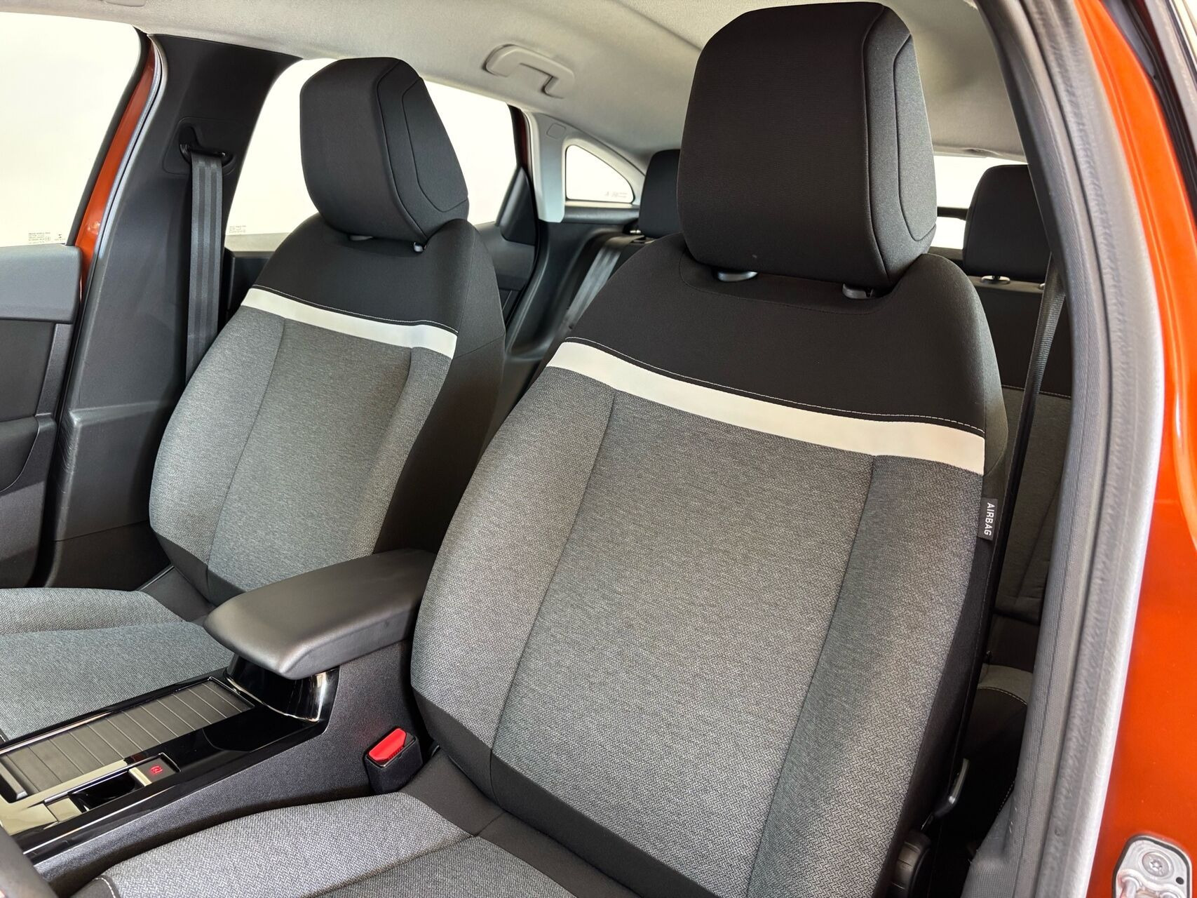Brun Citroën C4 fra 2023