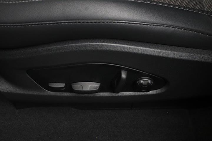 Sort Porsche Macan 4 fra 2025