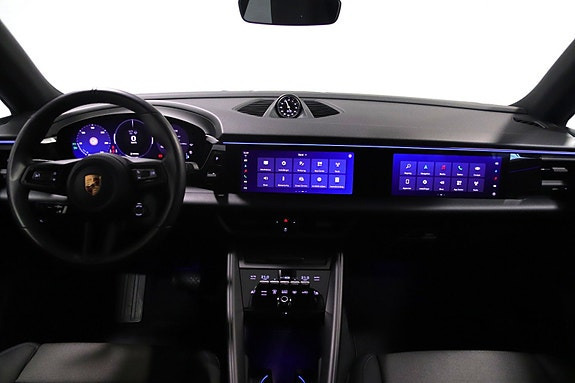 Sort Porsche Macan 4 fra 2025
