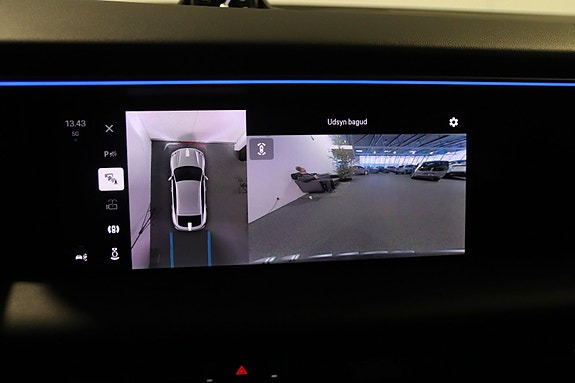 Sort Porsche Macan 4 fra 2025