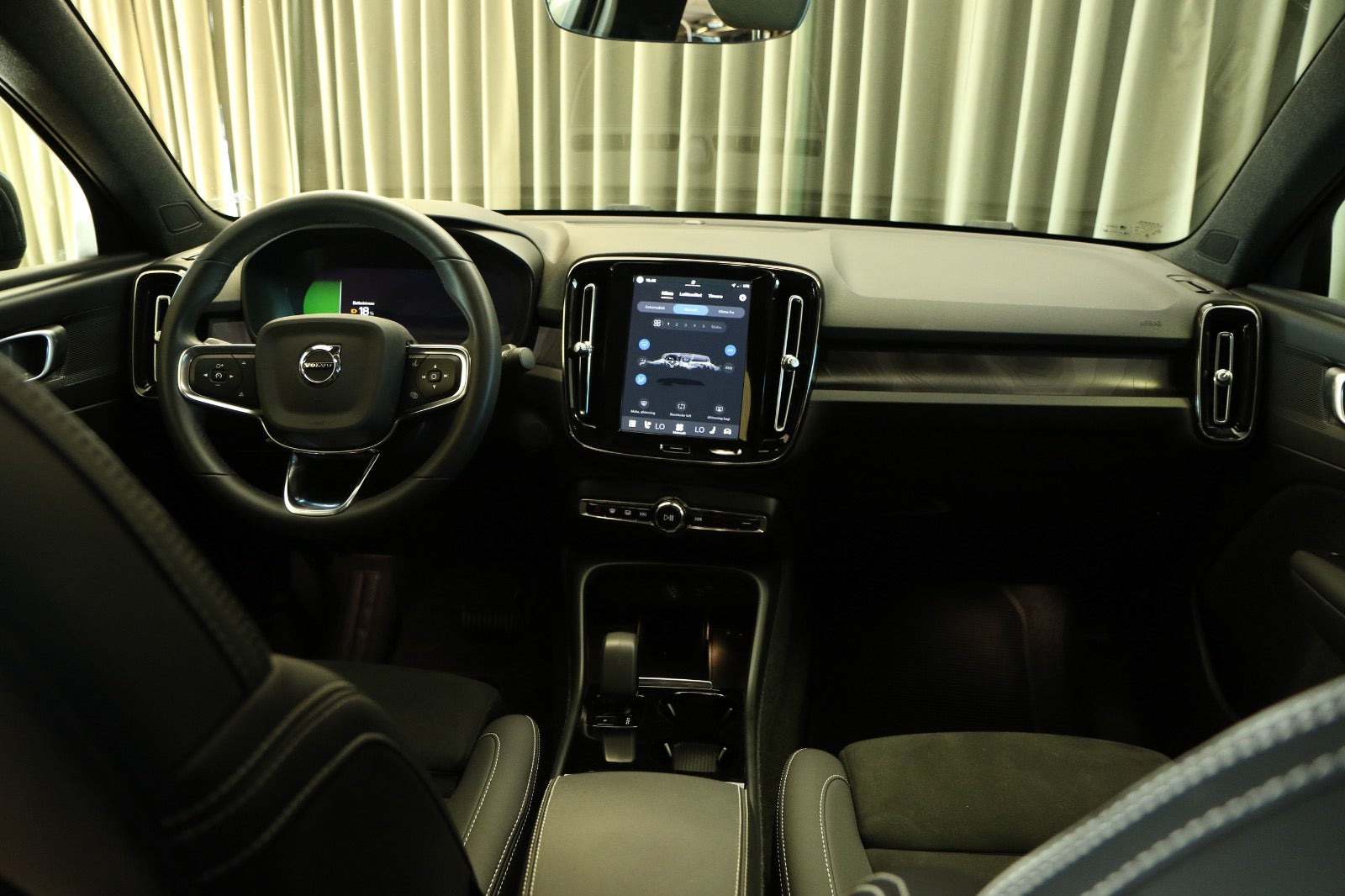 Grøn Volvo C40 fra 2023