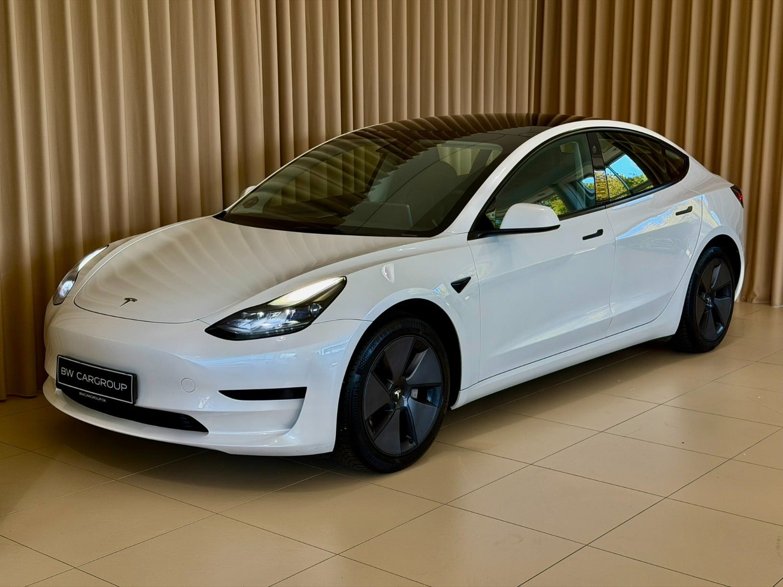 Tesla Model 3 RWD