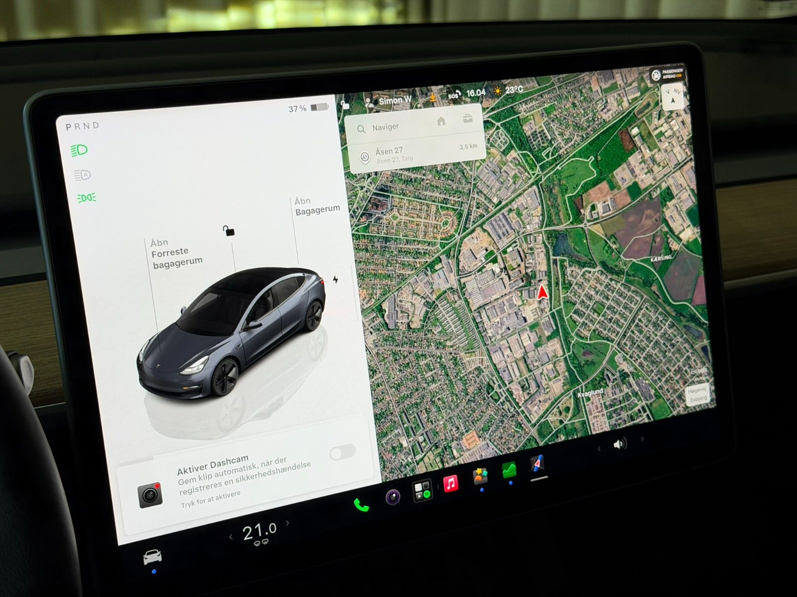 Hvid Tesla Model 3 fra 2023