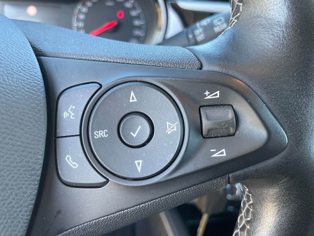 Hvid Opel Corsa fra 2023
