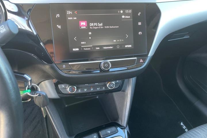 Hvid Opel Corsa fra 2023