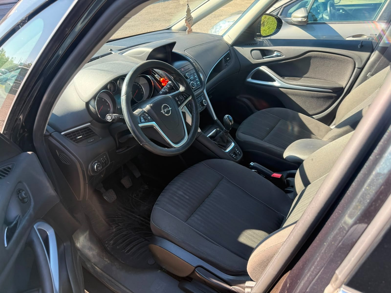 undefined Opel Zafira Tourer fra 2016