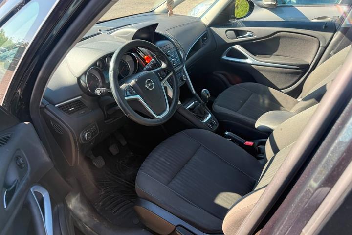 undefined Opel Zafira Tourer fra 2016