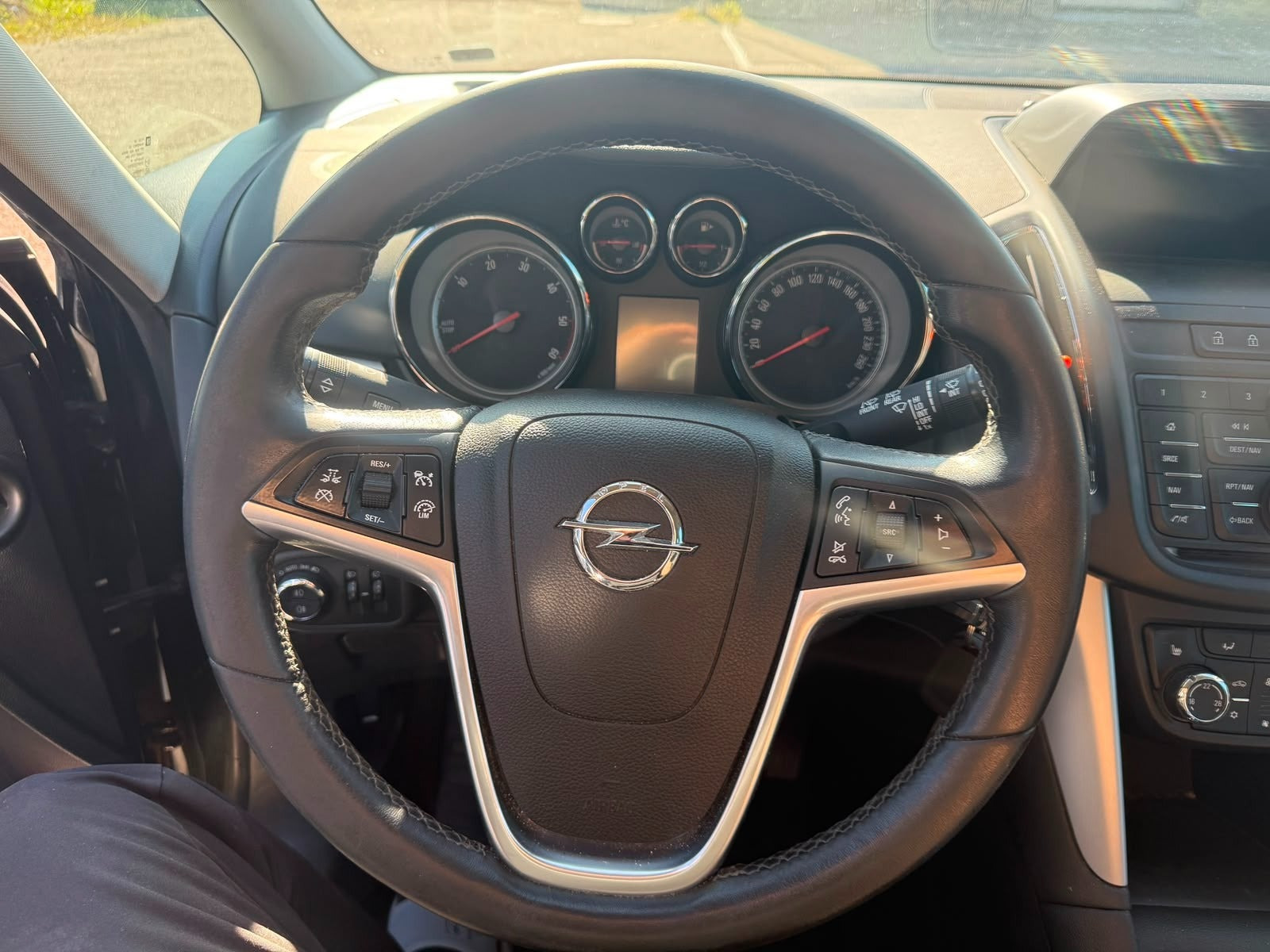 undefined Opel Zafira Tourer fra 2016