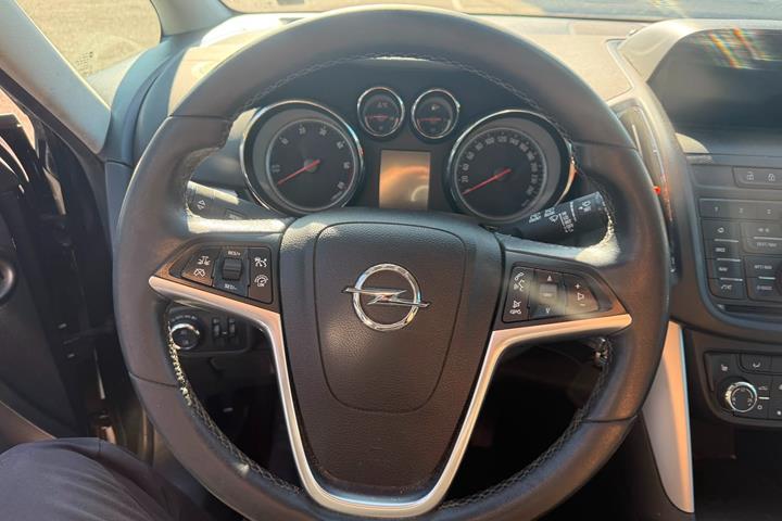 undefined Opel Zafira Tourer fra 2016