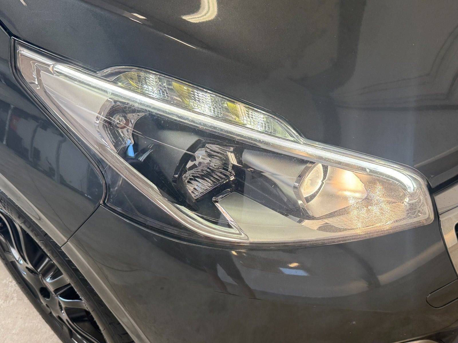 Sort Peugeot 208 fra 2017