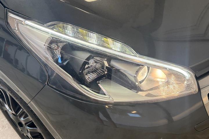 Sort Peugeot 208 fra 2017