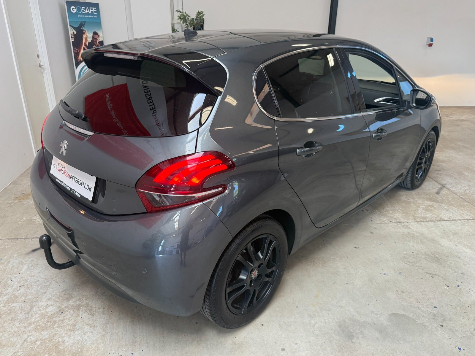 Sort Peugeot 208 fra 2017