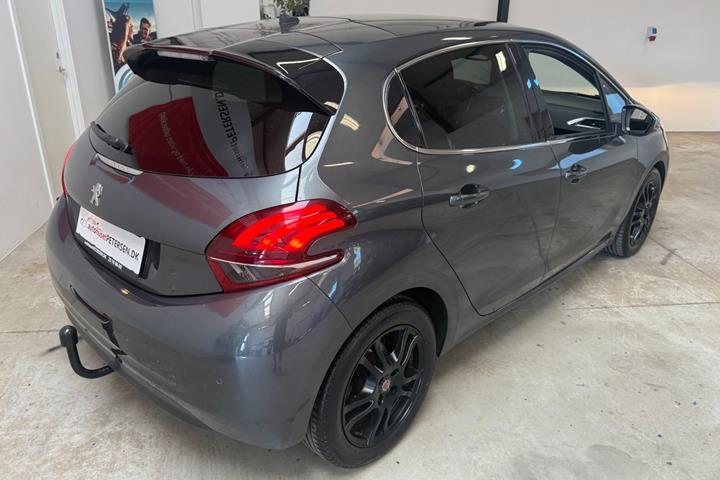 Sort Peugeot 208 fra 2017