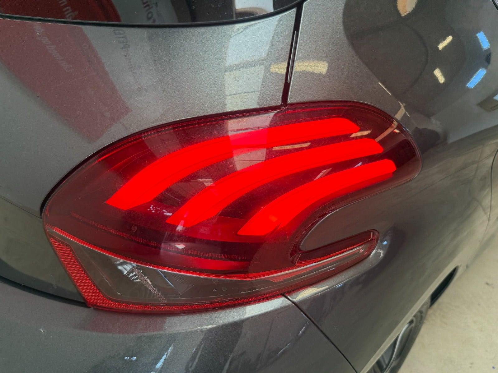 Sort Peugeot 208 fra 2017