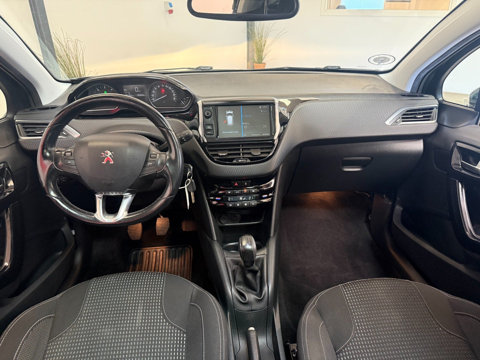 Sort Peugeot 208 fra 2017