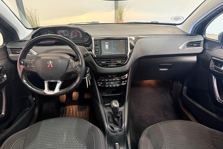 Sort Peugeot 208 fra 2017