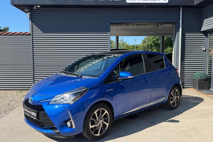 Blå Toyota Yaris fra 2018 set udefra