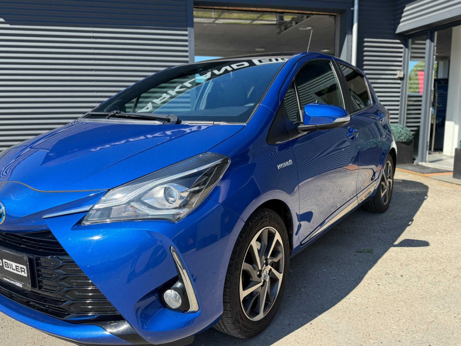 Blå Toyota Yaris fra 2018