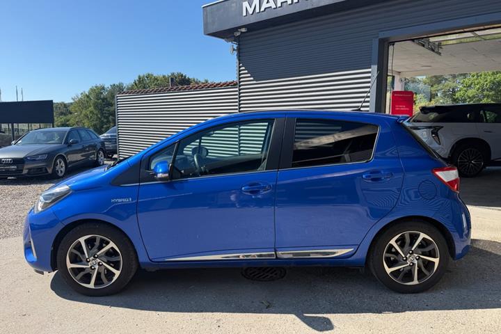 Blå Toyota Yaris fra 2018
