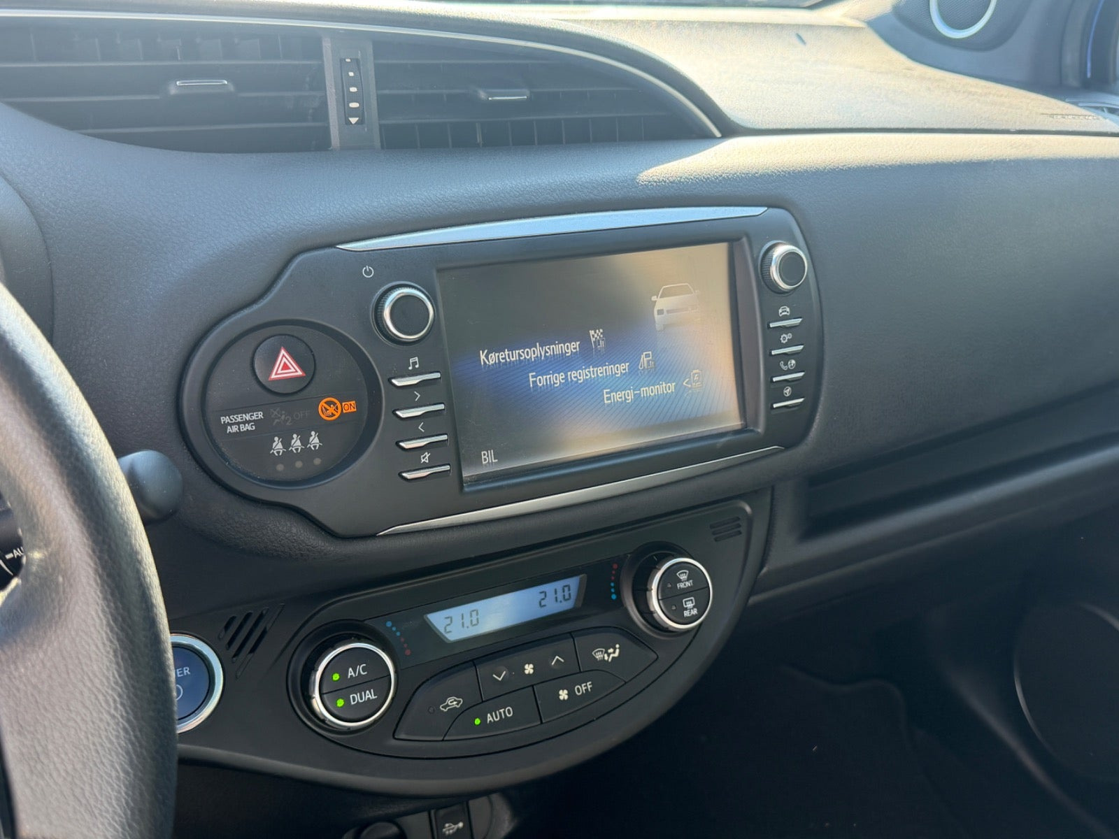 Blå Toyota Yaris fra 2018
