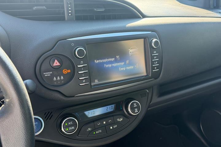 Blå Toyota Yaris fra 2018