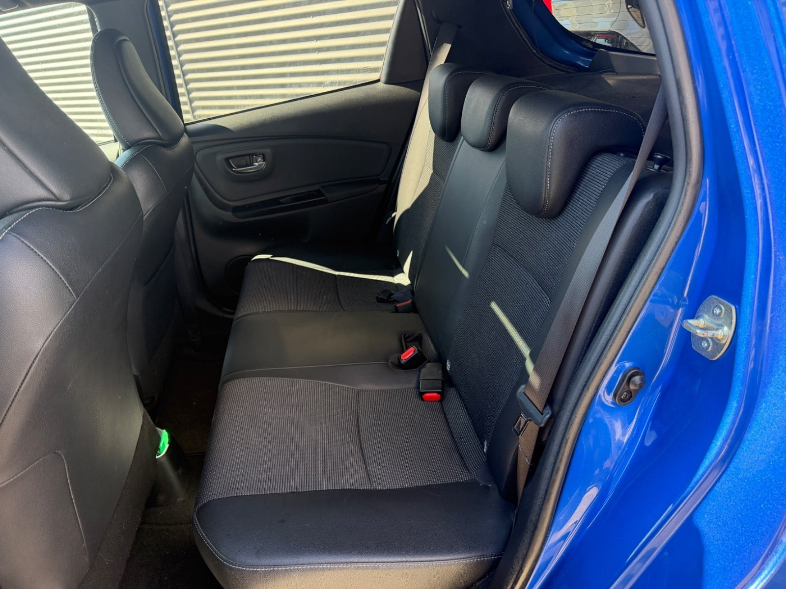 Blå Toyota Yaris fra 2018