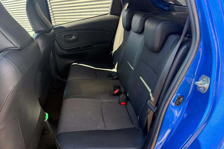 Blå Toyota Yaris fra 2018