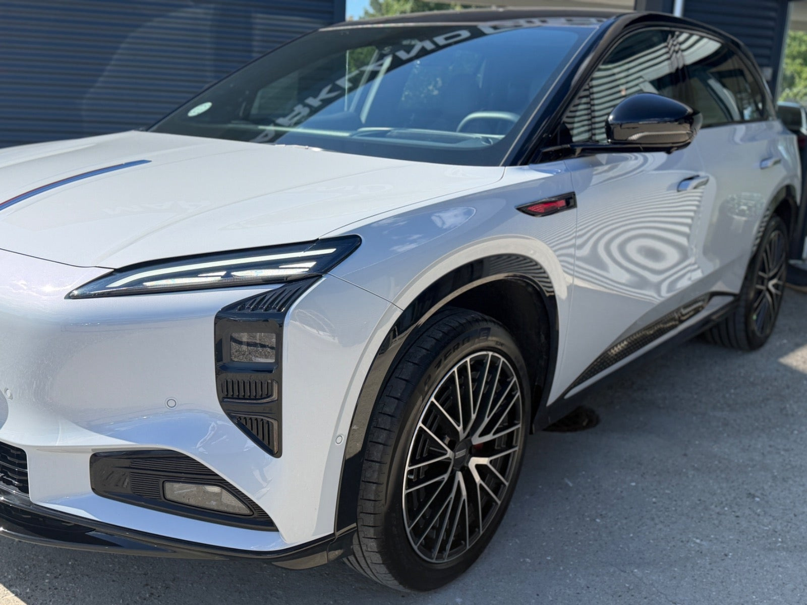 Grå Hongqi EHS7 fra 2025