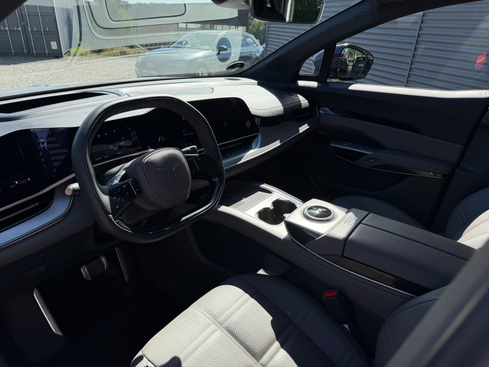 Grå Hongqi EHS7 fra 2025