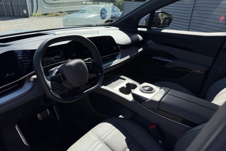 Grå Hongqi EHS7 fra 2025