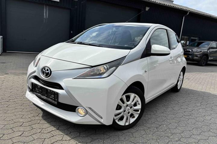Hvid Toyota Aygo fra 2015