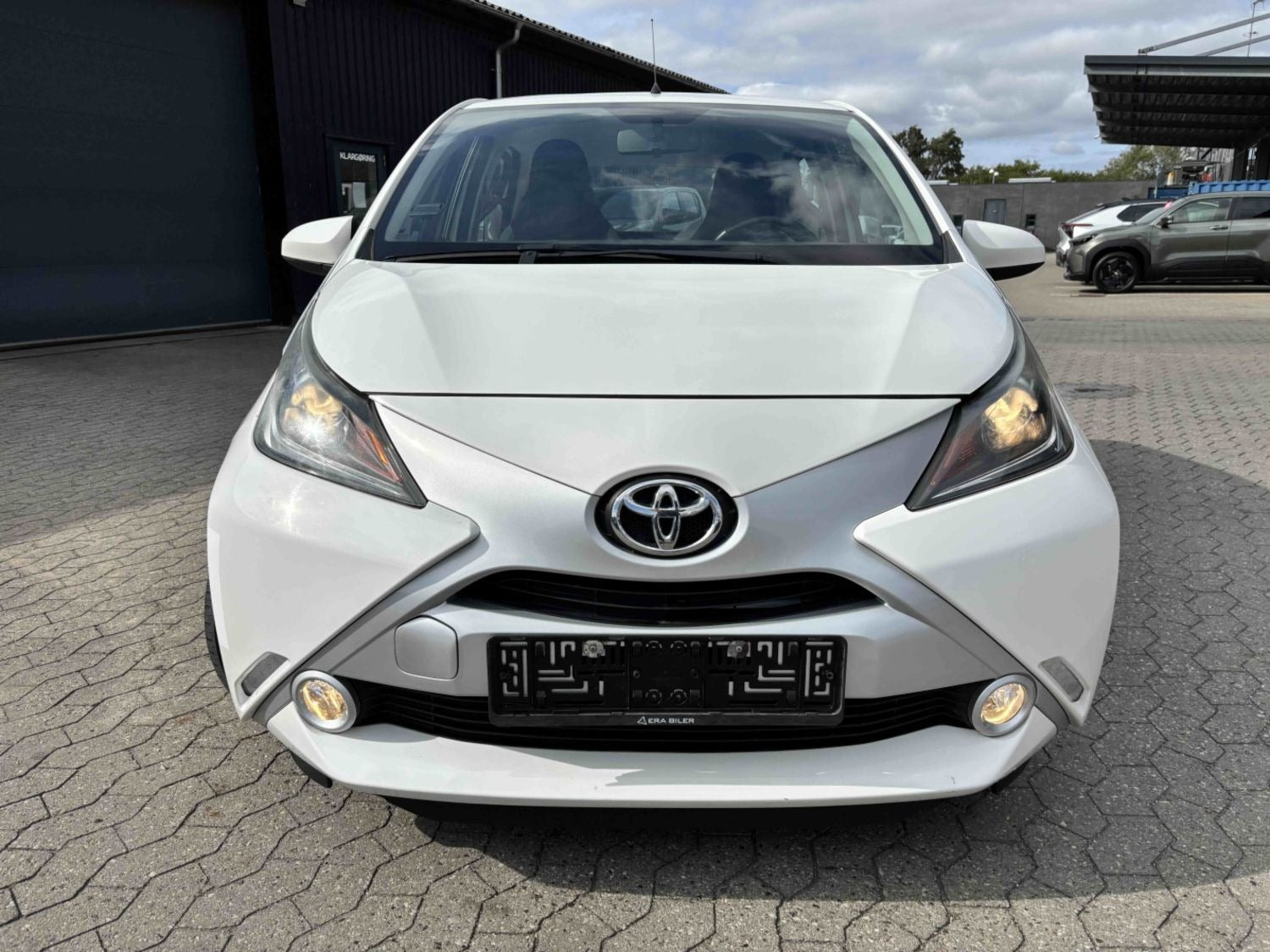 Hvid Toyota Aygo fra 2015