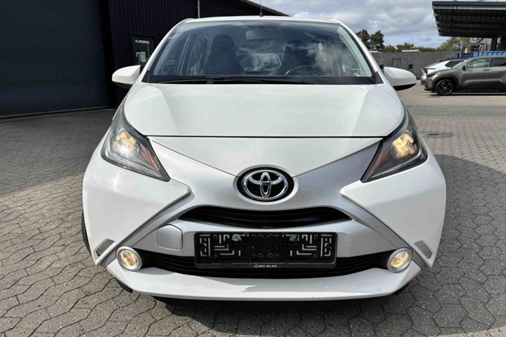 Hvid Toyota Aygo fra 2015