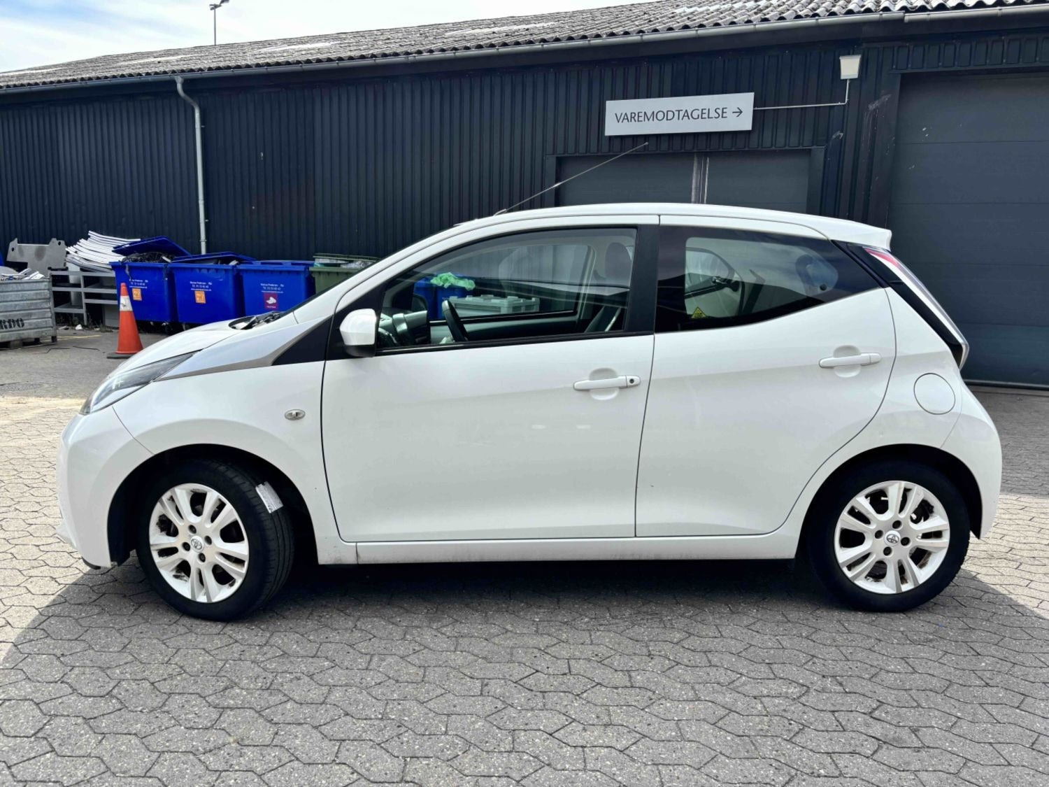 Hvid Toyota Aygo fra 2015