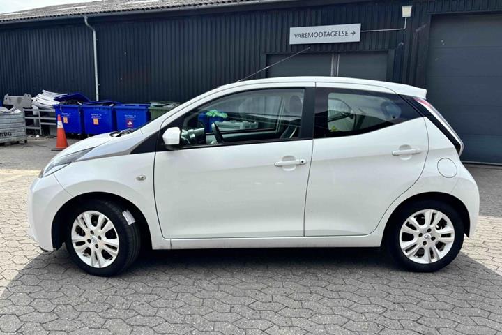 Hvid Toyota Aygo fra 2015