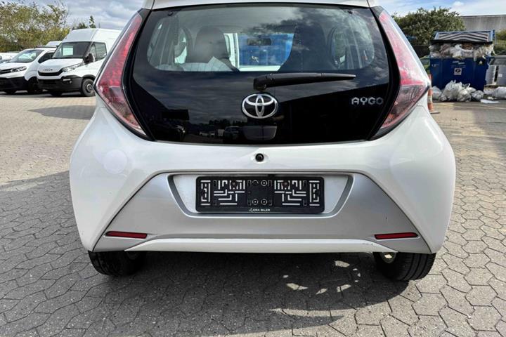 Hvid Toyota Aygo fra 2015